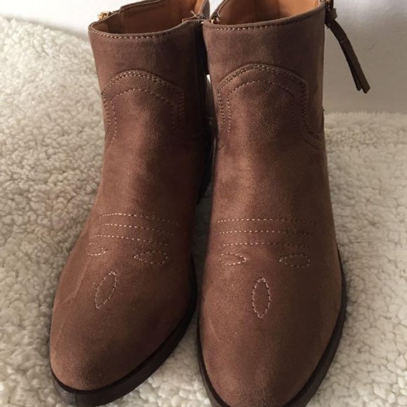 COWBOY ANKLE BOOTS - SIZE 8 - Picture 3 of 4